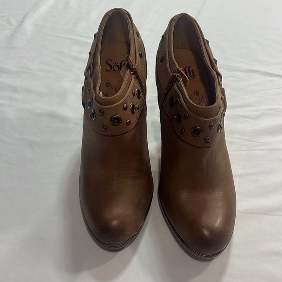 Sofft brown booties NWOT size 8.5 - Picture 3 of 10